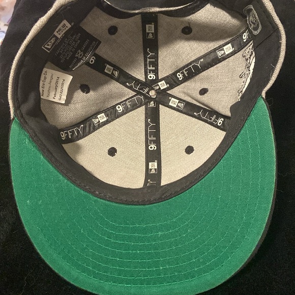 LA KINGS New Era Youth Hockey Cap RARE - Picture 6 of 7